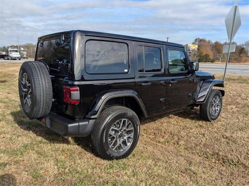 2025 Jeep Wrangler 4-Door Sahara 4x4