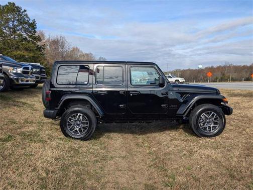 2025 Jeep Wrangler 4-Door Sahara 4x4