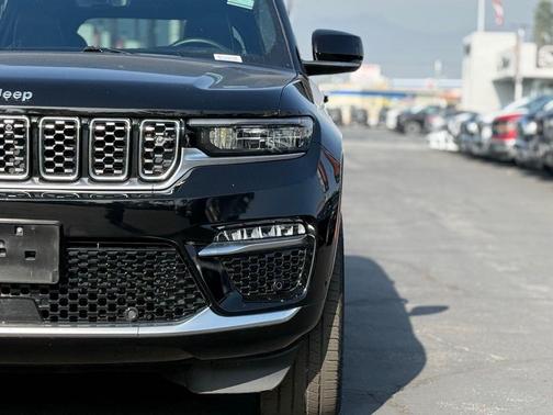 2022 Jeep Grand Cherokee Summit