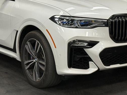2021 BMW X7 M50i