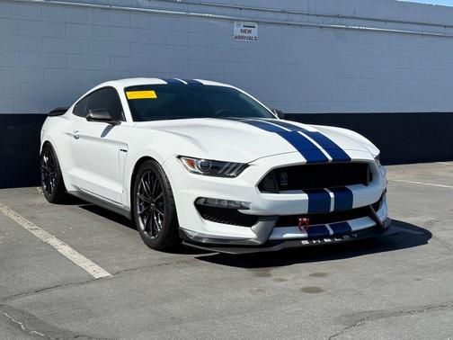 2017 Ford Shelby GT350 Base
