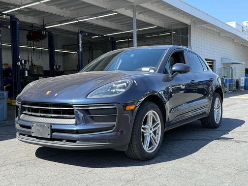 2022 Porsche Macan Base