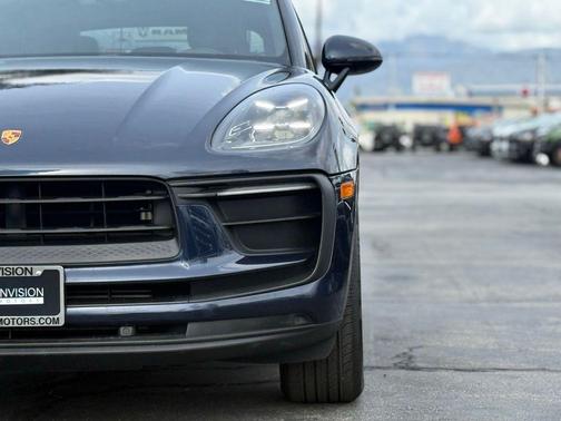 2022 Porsche Macan Base