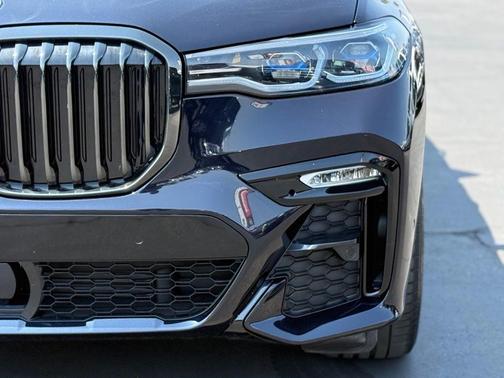 2022 BMW X7 M50i