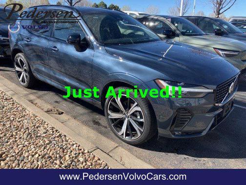 2023 Volvo XC60 B5 Ultimate Dark Theme