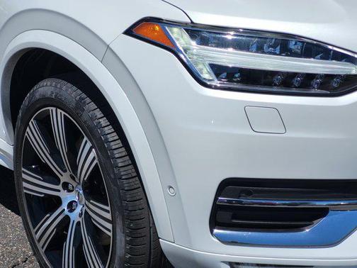 Crystal White Metallic 2023 Volvo XC90 B6 Ultimate 7-Seater