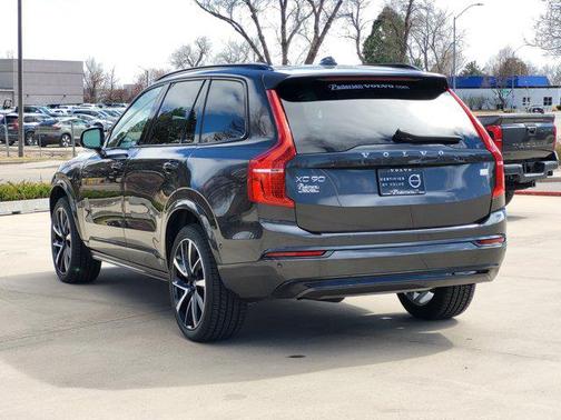 Platinum Grey Metallic 2023 Volvo XC90 Recharge Plug-In Hybrid T8 Plus Dark Theme 7-Seater