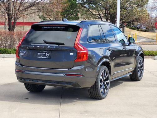 Platinum Grey Metallic 2023 Volvo XC90 Recharge Plug-In Hybrid T8 Plus Dark Theme 7-Seater