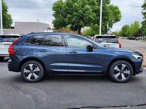 2025 Volvo XC60 Plug-In Hybrid T8 Core