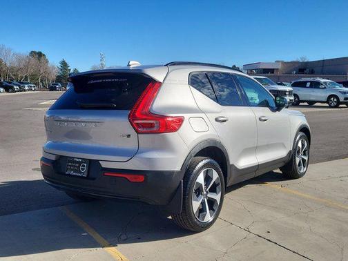 2023 Volvo XC40 B5 Plus Dark Theme