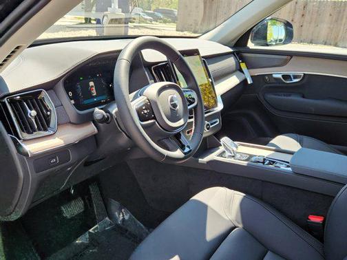 2025 Volvo XC90 B5 Plus 7-Seater