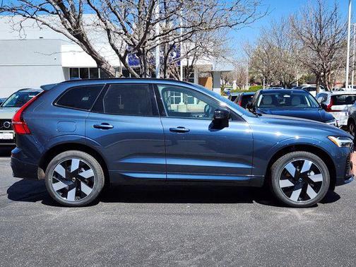 2025 Volvo XC60 Plug-In Hybrid T8 Plus