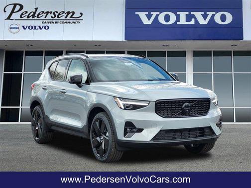 Vapour Grey Metallic 2026 Volvo XC40 Black Edition Ultra, B5 AWD Gas (mild hybrid)
