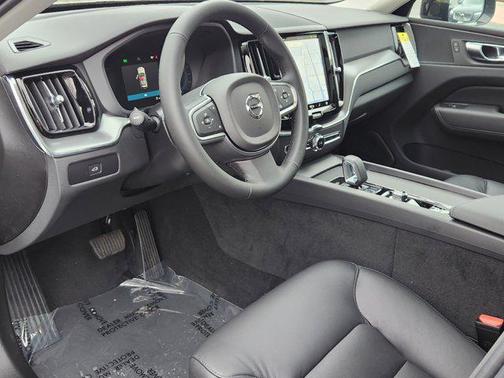 2025 Volvo XC60 B5 Core