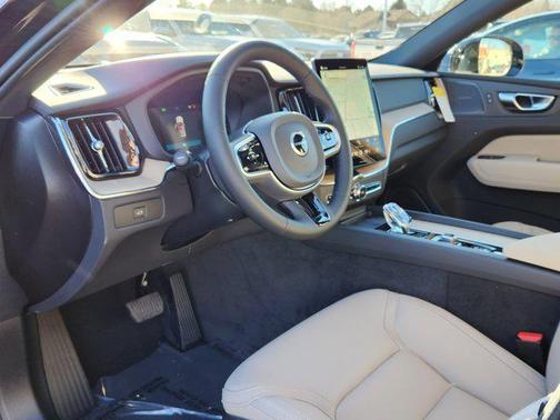 2026 Volvo XC60 B5 Plus