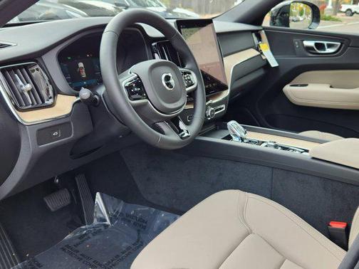 2026 Volvo XC60 B5 Plus
