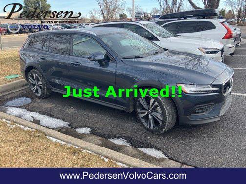 2025 Volvo V60 Cross Country Plus, B5 AWD Gas (mild hybrid)