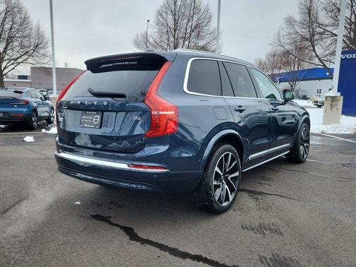 2024 Volvo XC90 B6 Plus Bright Theme 7-Seater