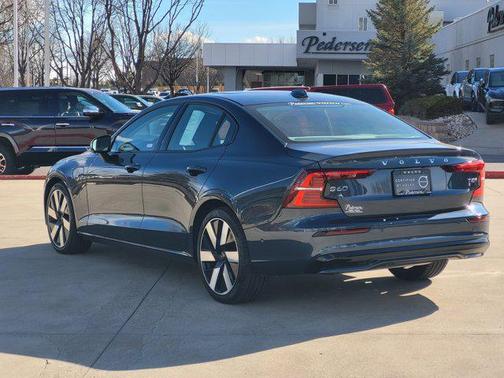 2025 Volvo S60 Plug-In Hybrid T8 Plus