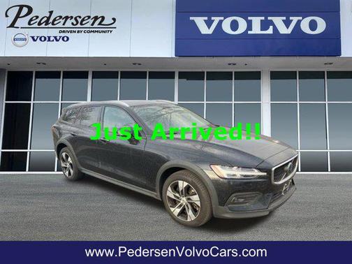 2024 Volvo V60 Cross Country B5 Plus