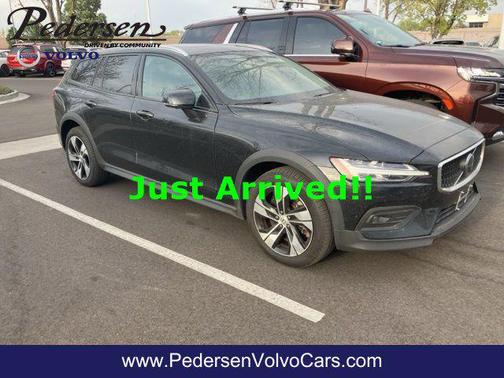 2024 Volvo V60 Cross Country B5 Plus