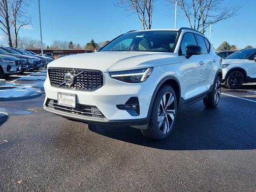 2026 Volvo XC40 B5 Ultra