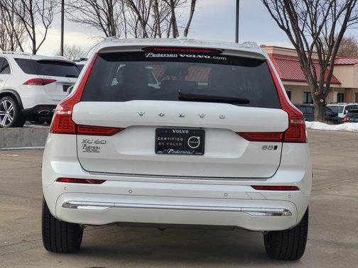 2023 Volvo XC60 B5 Ultimate Bright Theme