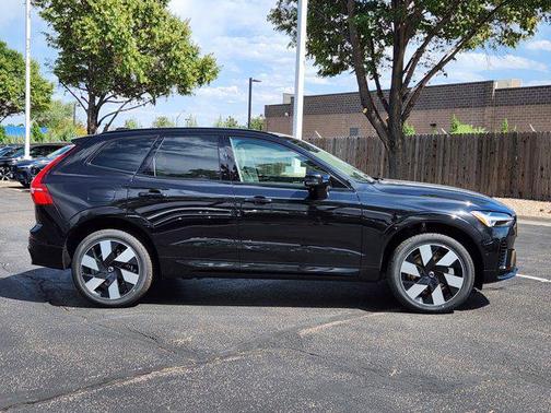 2025 Volvo XC60 Plug-In Hybrid T8 Plus