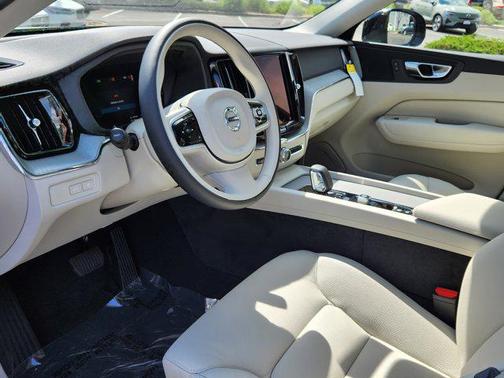 2025 Volvo XC60 Plug-In Hybrid T8 Plus