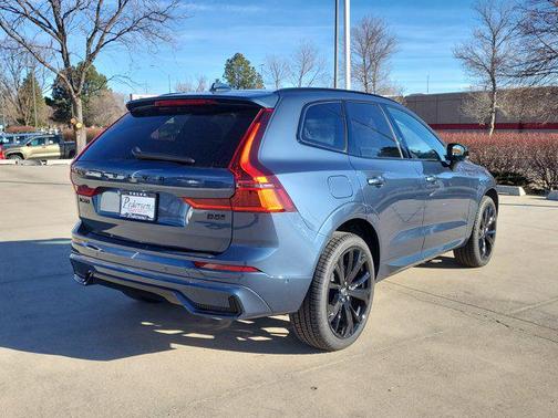 2026 Volvo XC60 B5 Ultra Black Edition