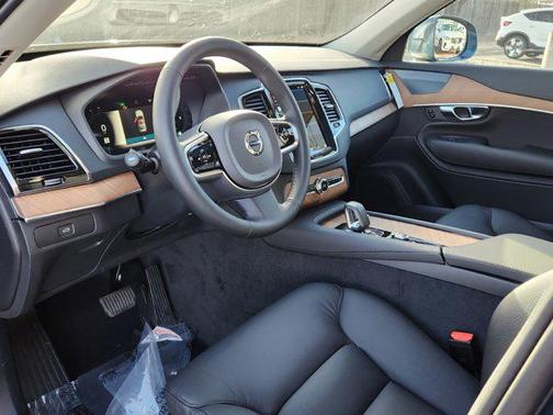 2025 Volvo XC90 B6 Plus 6-Seater