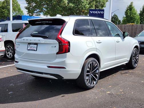 2026 Volvo XC90 B6 Ultra Dark Theme 7-Seater