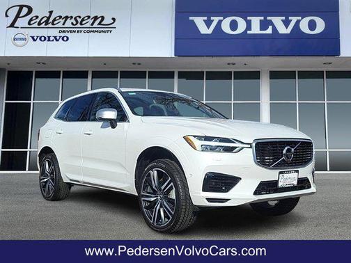 Crystal White Pearl 2019 Volvo XC60 Recharge Plug-In Hybrid T8 R-Design