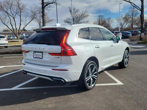 Crystal White Pearl 2019 Volvo XC60 Recharge Plug-In Hybrid T8 R-Design