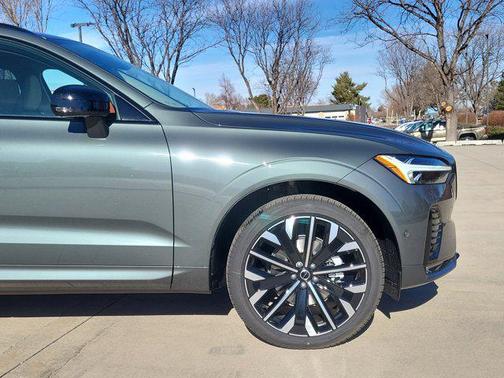 2026 Volvo XC60 B5 Ultra