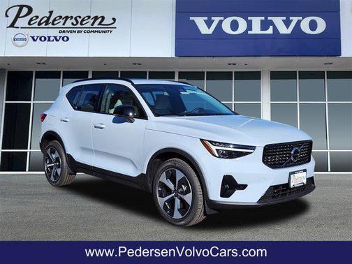 2026 Volvo XC40 Plus, B5 AWD Gas (mild hybrid), Dark