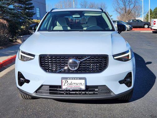 2026 Volvo XC40 Plus, B5 AWD Gas (mild hybrid), Dark