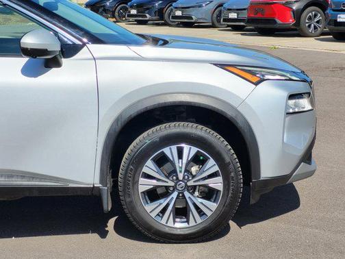 Brilliant Silver Metallic 2021 Nissan Rogue SV