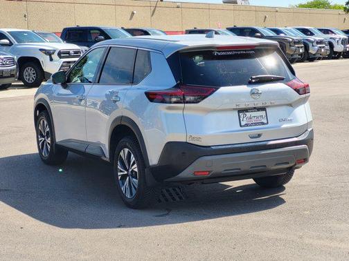 Brilliant Silver Metallic 2021 Nissan Rogue SV