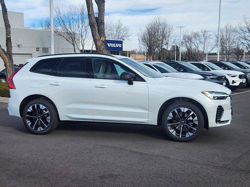 2026 Volvo XC60 B5 Plus