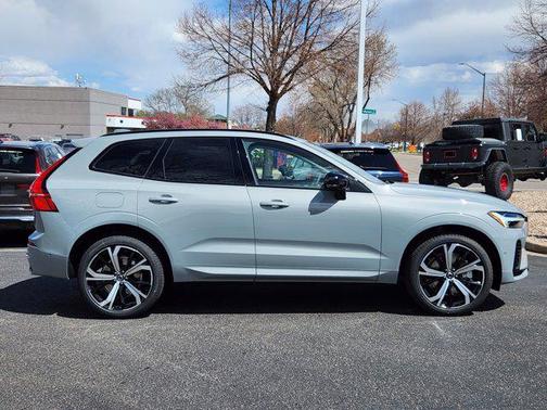 2025 Volvo XC60 Plug-In Hybrid T8 Ultra