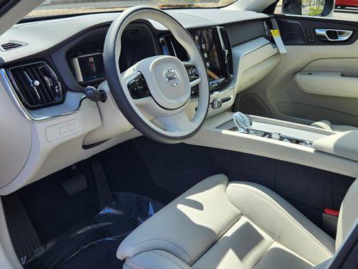 2025 Volvo XC60 Plug-In Hybrid T8 Ultra