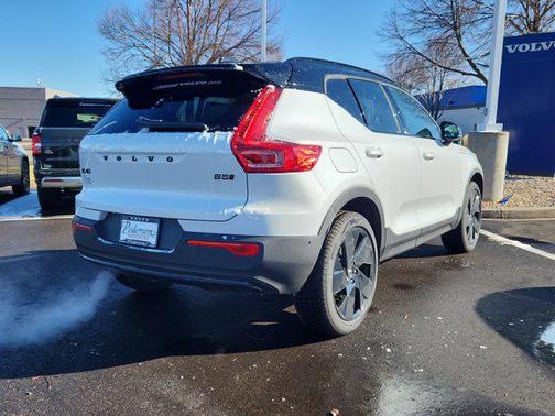 2026 Volvo XC40 B5 Ultra Black Edition