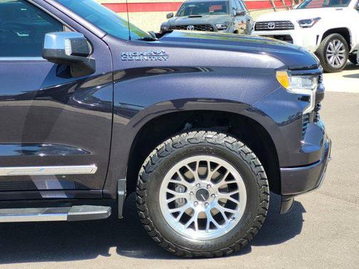 Dark Ash Metallic 2023 Chevrolet Silverado 1500 High Country