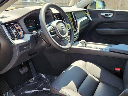 2025 Volvo XC60 Plug-In Hybrid T8 Plus