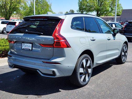 2025 Volvo XC60 Plug-In Hybrid T8 Plus