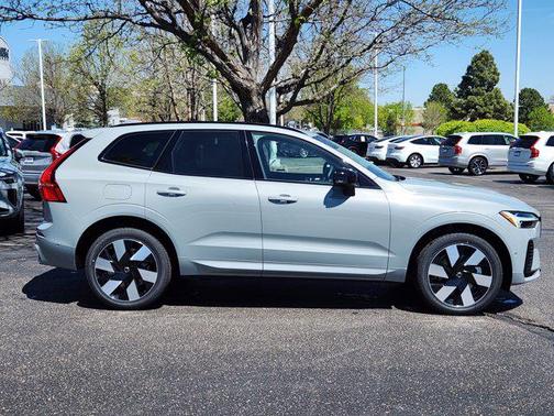 2025 Volvo XC60 Plug-In Hybrid T8 Plus