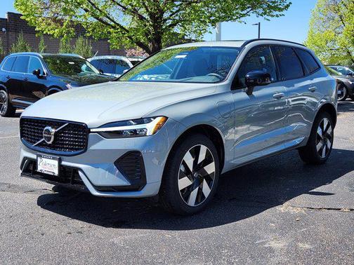 2025 Volvo XC60 Plug-In Hybrid T8 Plus