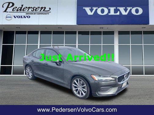 2020 Volvo S60 T6 Momentum
