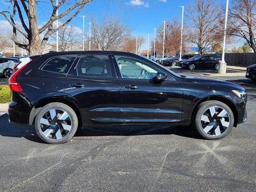 2025 Volvo XC60 Plug-In Hybrid T8 Plus